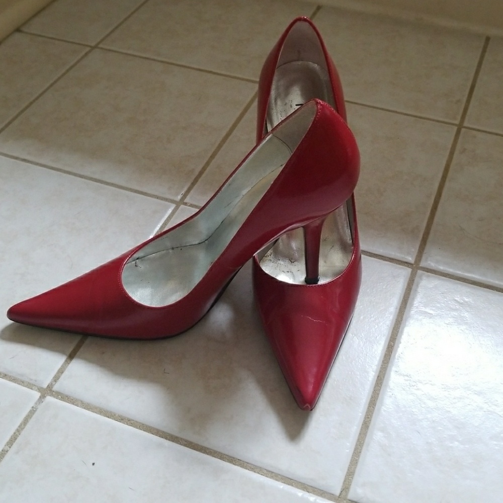 Red RSVP pumps